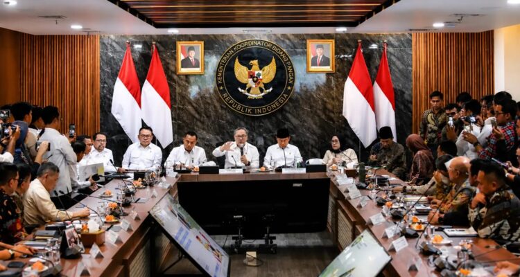 Rapat koordinasi pemerintah membahas pembengkakan titik SPPG program Makan Bergizi Gratis. Credit Foto: Foto: Detikcom