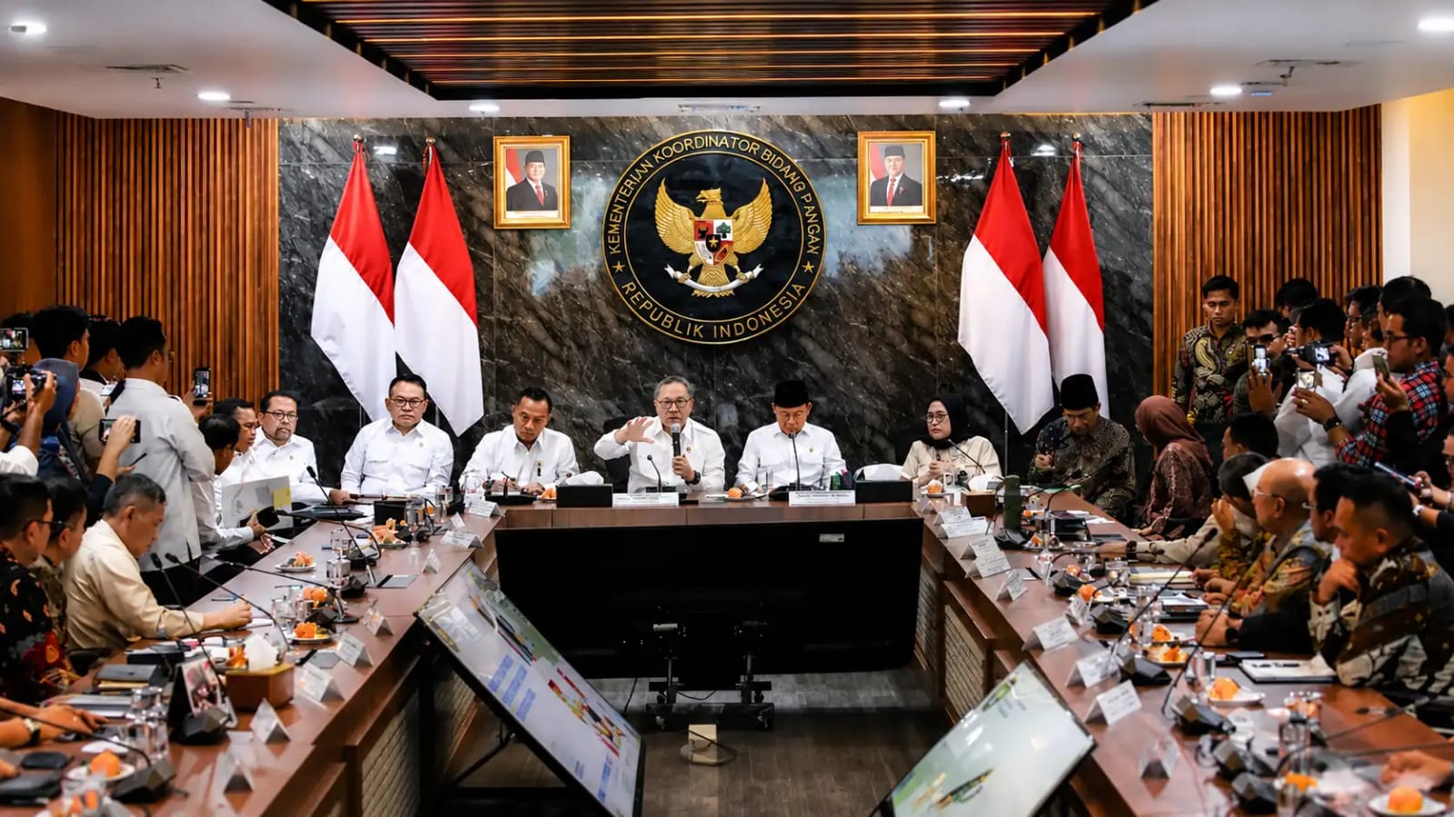 Rapat koordinasi pemerintah membahas pembengkakan titik SPPG program Makan Bergizi Gratis. Credit Foto: Foto: Detikcom