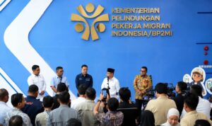 Gubernur Banten Andra Soni bersama Menteri P2MI Mukhtarudin menghadiri penandatanganan kerja sama penguatan pelindungan pekerja migran Indonesia di Jakarta.