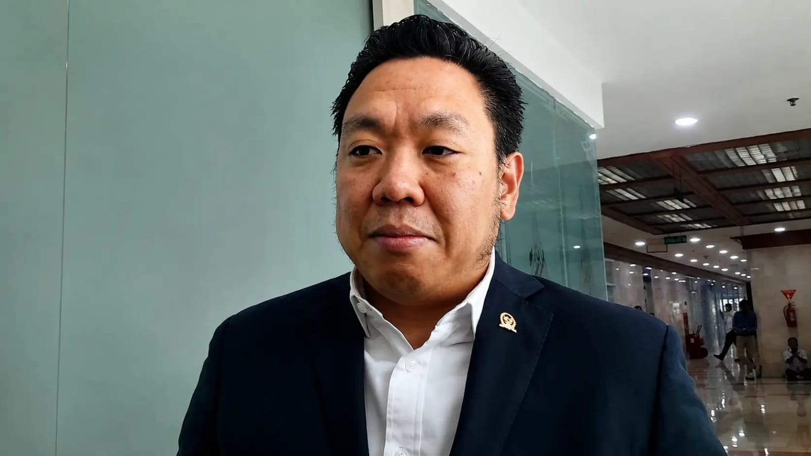 Charles Honoris memberikan keterangan terkait rapat tertutup Komisi IX DPR dan Badan Gizi Nasional mengenai anggaran Program Makan Bergizi 2027.