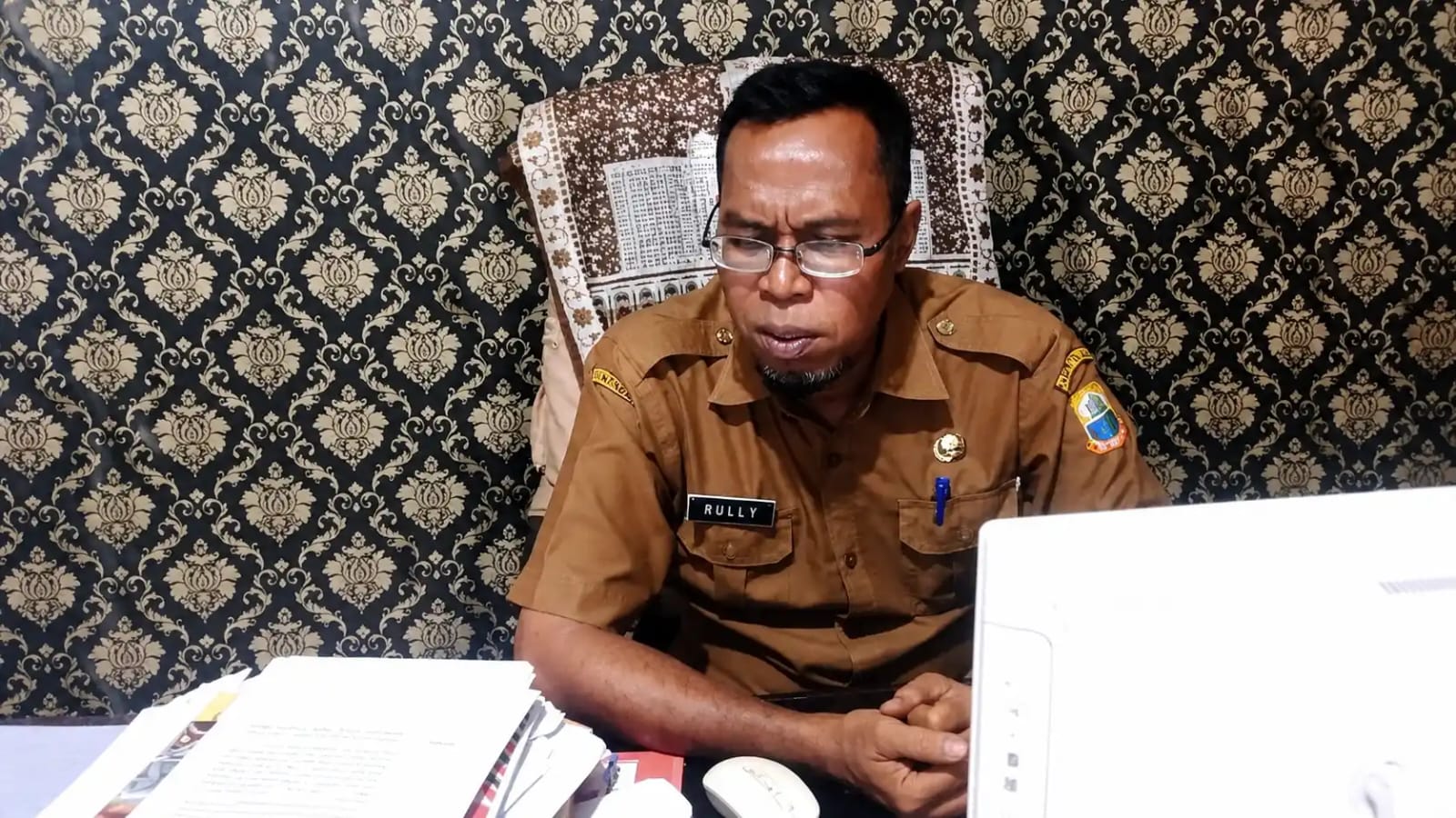 Sekretaris Disnaker Lebak Rully Charuliyanto menjelaskan program pelatihan kerja dan magang untuk menekan pengangguran.
