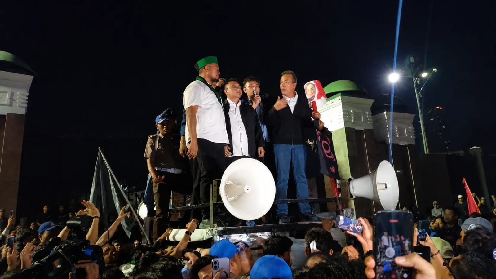 dpr-mbg-rp70-triliun-mahasiswa-soroti-bbm-bersubsidi.webp