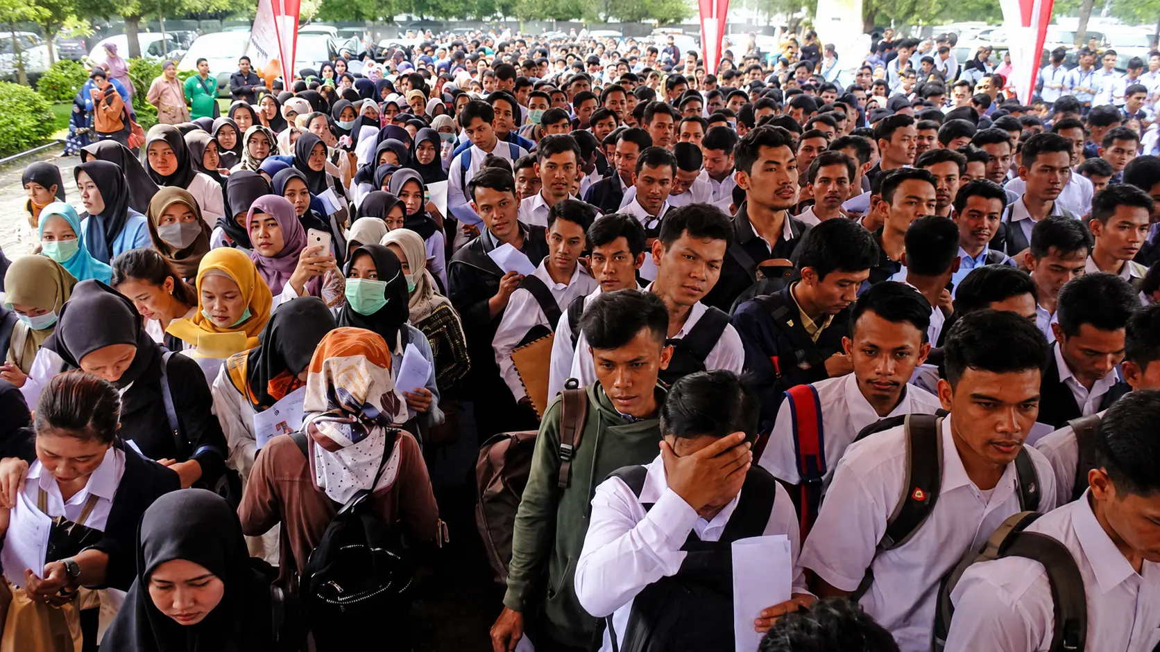 Ribuan pencari kerja memadati bursa kerja di Banten di tengah tingginya angka pengangguran pada 2026.