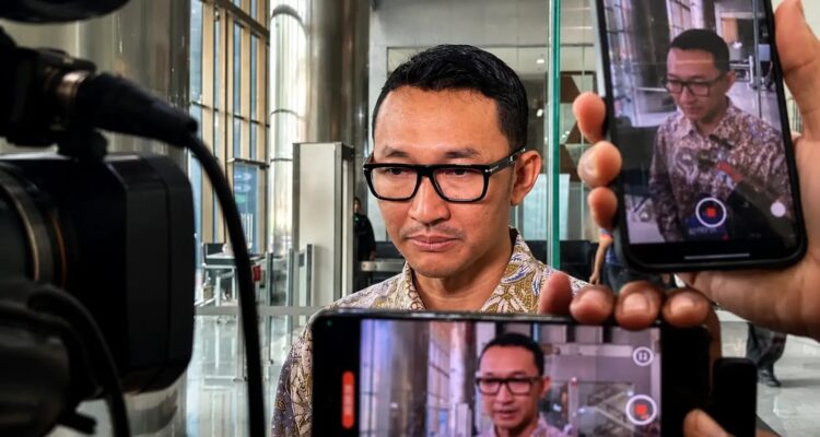 Jubir KPK Budi Prasetyo memberikan keterangan terkait penyidikan kasus kuota haji dan penelusuran aset di Gedung Merah Putih KPK.