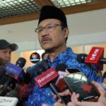 Menteri Sosial Saifullah Yusuf atau Gus Ipul menyampaikan usulan tambahan anggaran Kemensos 2027 kepada awak media di Jakarta.
