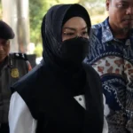 Bupati Sukoharjo Etik Suryani tiba di Gedung Merah Putih KPK, Jakarta, untuk menjalani pemeriksaan setelah terjaring operasi tangkap tangan terkait dugaan pemerasan terhadap perangkat daerah.