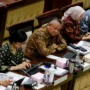 Pjs Gubernur Bank Indonesia Destry Damayanti mengikuti rapat kerja bersama DPR di Jakarta.