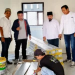 Ketua PWI Banten meninjau rehabilitasi Sekretariat Bersama PWI dan SMSI Pandeglang.