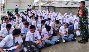 Ilustrasi Pembinaan Siswa Banten Bersama TNI Ilustrasi siswa mengikuti pembinaan bersama TNI di Banten