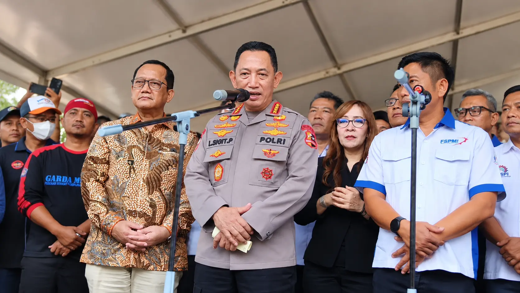 Kapolri Listyo Sigit Prabowo saat menghadiri Konsolidasi Akbar FSPMI di kawasan industri MM2100