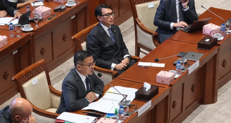 Suasana rapat DPR RI dalam pembahasan revisi UU Pemilu