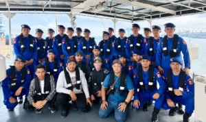 Delegasi PWI Banten bersama personel Ditpolairud Polda Banten dalam operasi pencarian di Selat Sunda