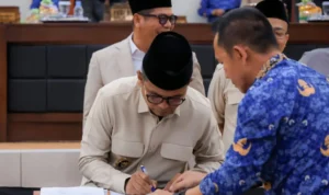 Andra Soni Teken Kesepakatan Perubahan KUA-PPAS 2026 Andra Soni menandatangani kesepakatan Perubahan KUA-PPAS Banten 2026