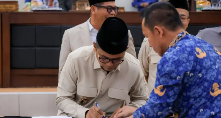 Andra Soni menandatangani kesepakatan Perubahan KUA-PPAS Banten 2026