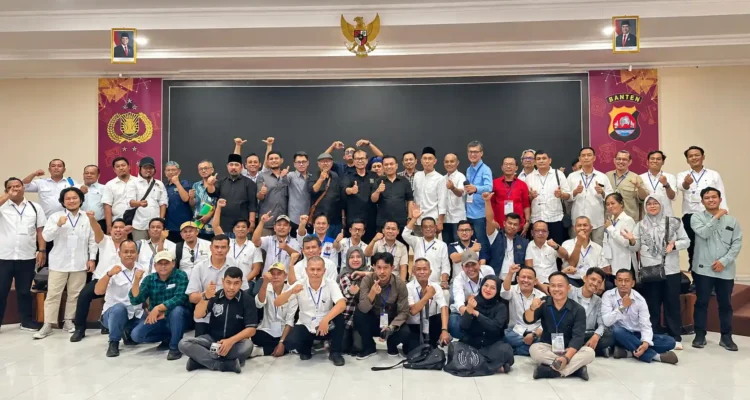Peserta UKW PWI Banten Angkatan ke-28 berfoto bersama usai pelaksanaan uji