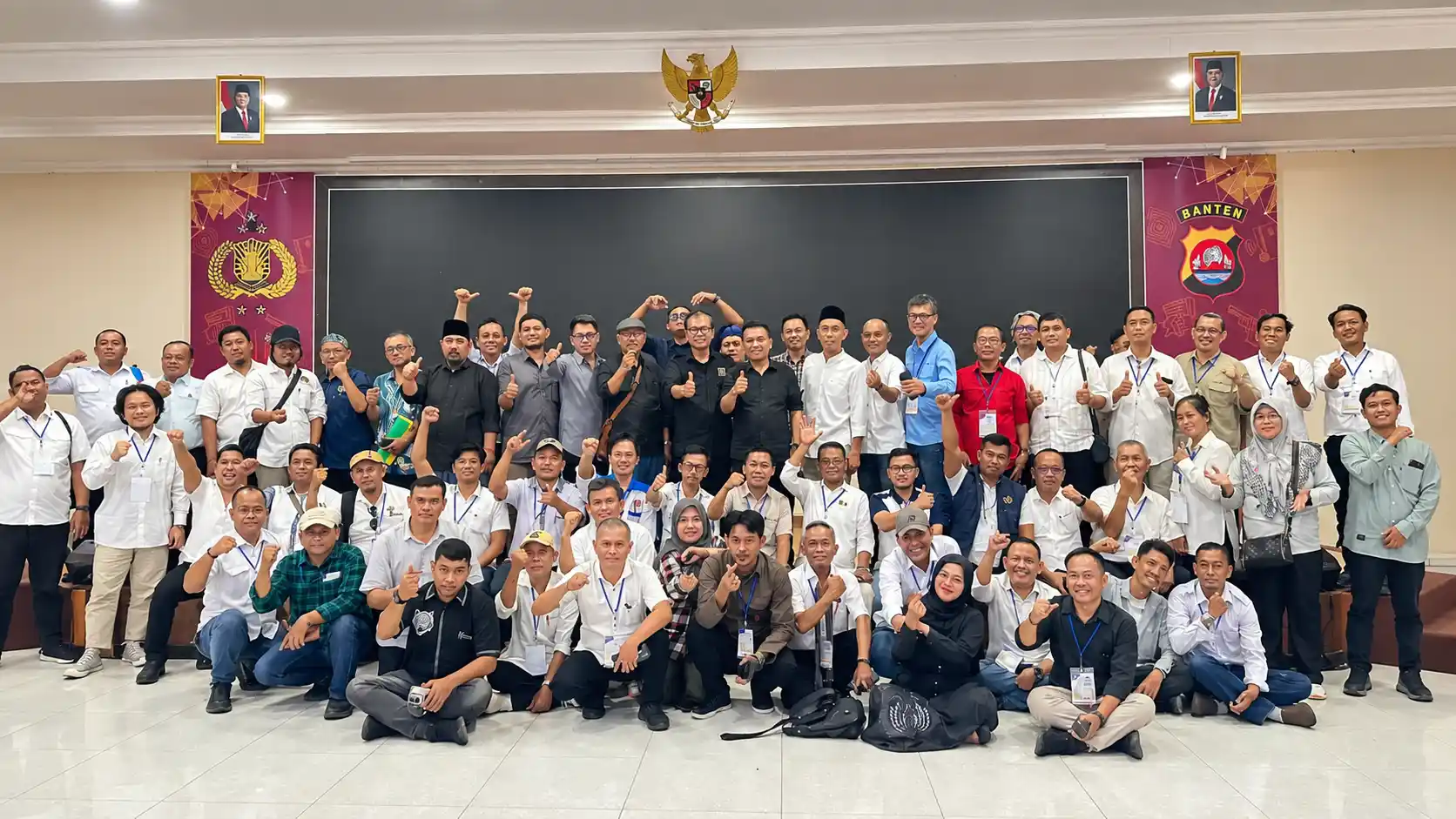 Peserta UKW PWI Banten Angkatan ke-28 berfoto bersama usai pelaksanaan uji
