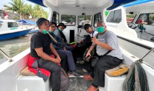 Lima jurnalis berada di dalam speedboat sebelum melakukan peliputan Gunung Anak Krakatau