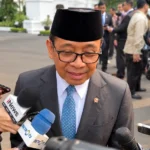 Pratikno memberikan keterangan kepada wartawan usai tak lagi menjabat Menko PMK.