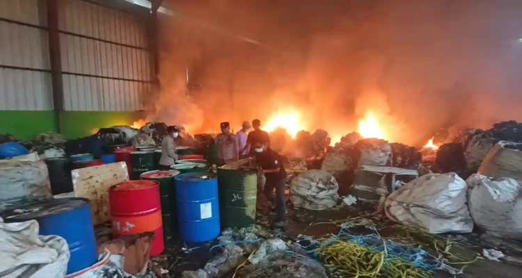 Kebakaran Gudang PT WPLI di Jawilan