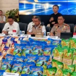 Barang bukti beras fortifikasi dalam konferensi pers Bareskrim Polri.