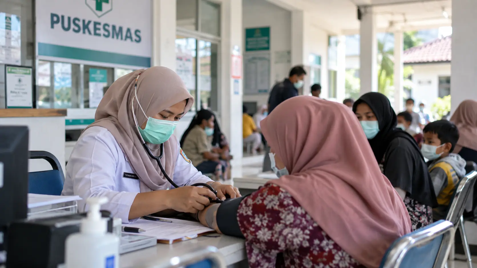 Ilustrasi pelayanan kesehatan di puskesmas saat kasus ISPA meningkat di Lebak