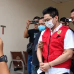 Indra Kenz saat menjalani proses hukum terkait kasus Binomo