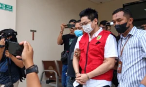 Indra Kenz saat menjalani proses hukum terkait kasus Binomo