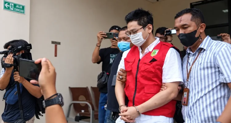 Indra Kenz saat menjalani proses hukum terkait kasus Binomo