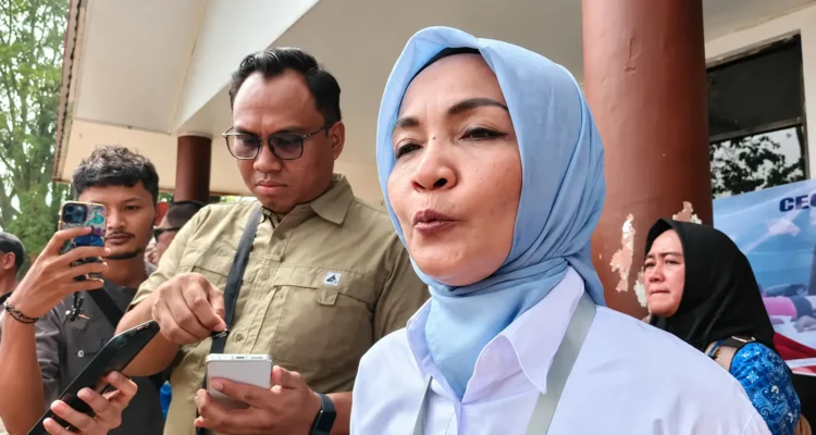 Ati Pramudji Hastuti menjelaskan kasus influenza A di Banten