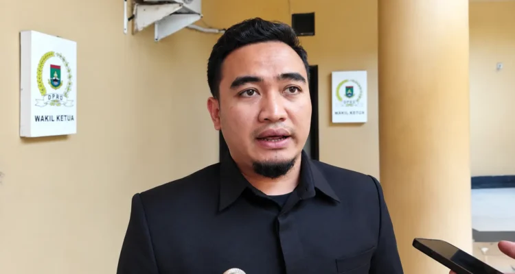 Wali Kota Cilegon Robinsar menjelaskan keterlambatan gaji guru PPPK paruh waktu