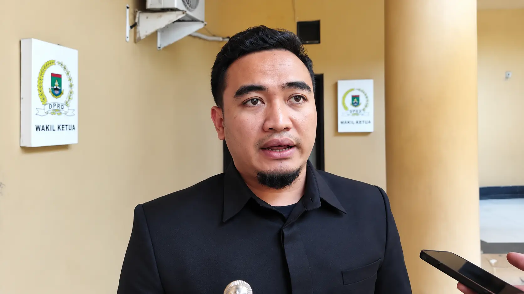 Wali Kota Cilegon Robinsar menjelaskan keterlambatan gaji guru PPPK paruh waktu