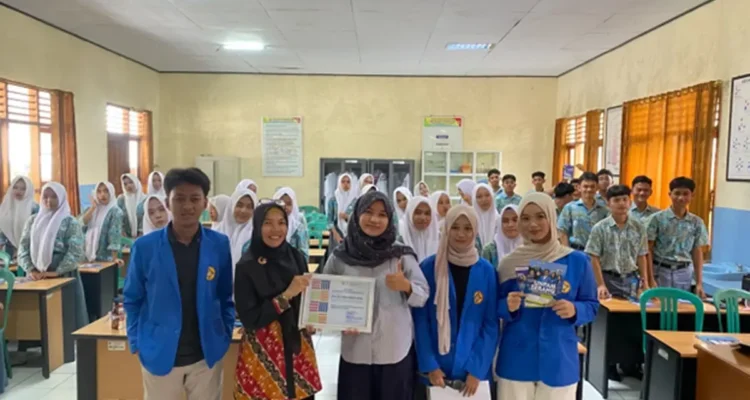 Kegiatan literasi digital UNPAM Serang bersama siswa SMAN 8 Pandeglang
