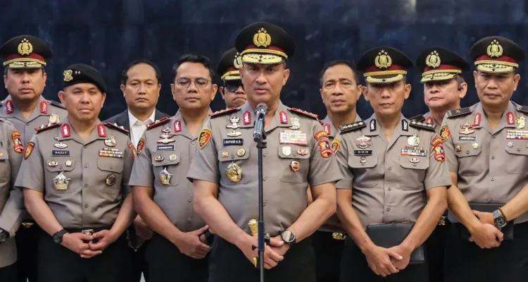 Suyudi Ario Seto bersama jajaran Polri dalam mutasi 88 perwira
