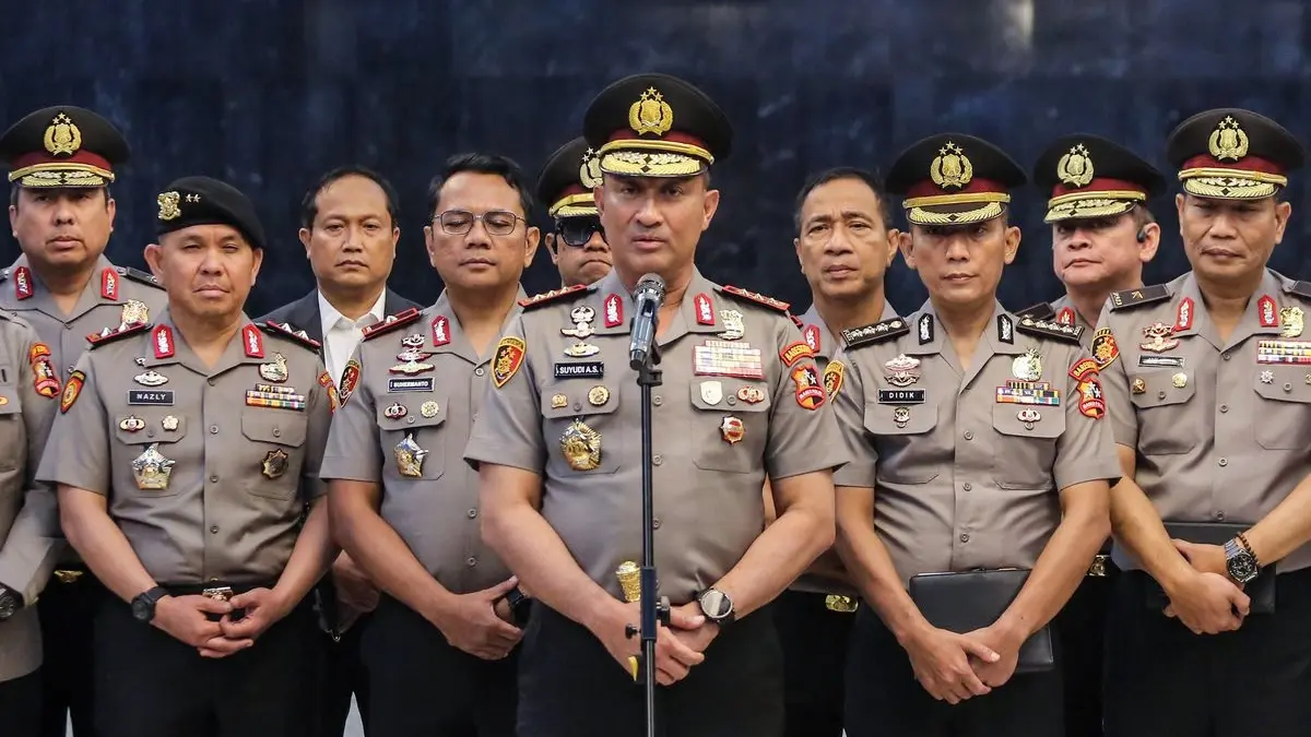 Suyudi Ario Seto bersama jajaran Polri dalam mutasi 88 perwira