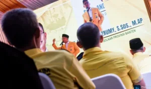 Andika Hazrumy dalam Kegiatan Golkar Banten Andika Hazrumy berbicara di hadapan peserta dalam kegiatan Partai Golkar Banten.