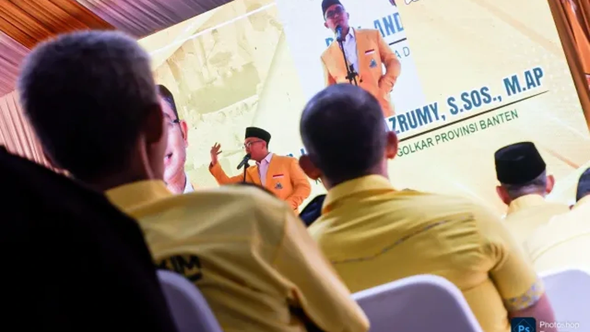 Andika Hazrumy berbicara di hadapan peserta dalam kegiatan Partai Golkar Banten.