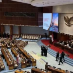 Rapat Paripurna DPR mengesahkan UU Pelindungan Ketenagakerjaan