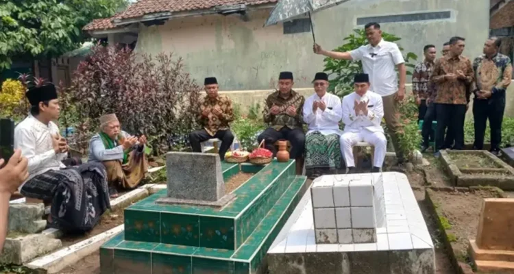 Suyudi Ario Seto berziarah ke makam kakek dan neneknya di Lebak
